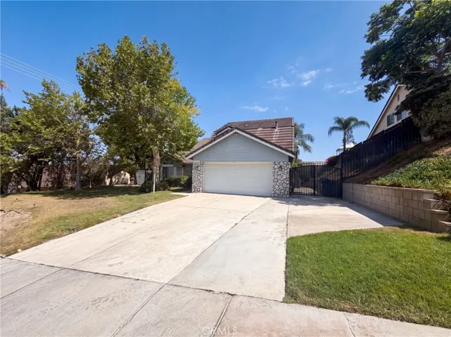 22864 Finch, Grand Terrace, California 92313