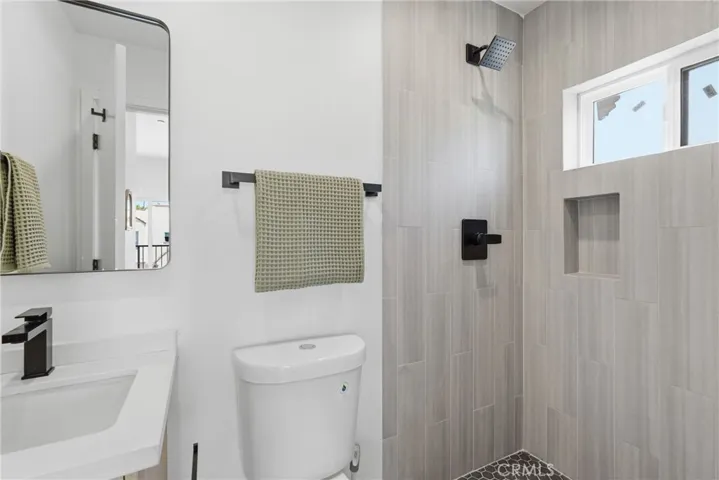 1430 S Cloverdale Avenue 1/2, Los Angeles, California 90019
