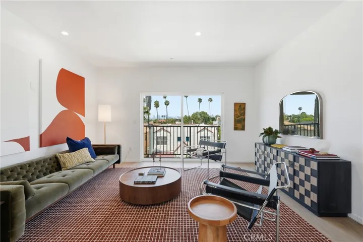 1430 S Cloverdale Avenue 1/2, Los Angeles, California 90019