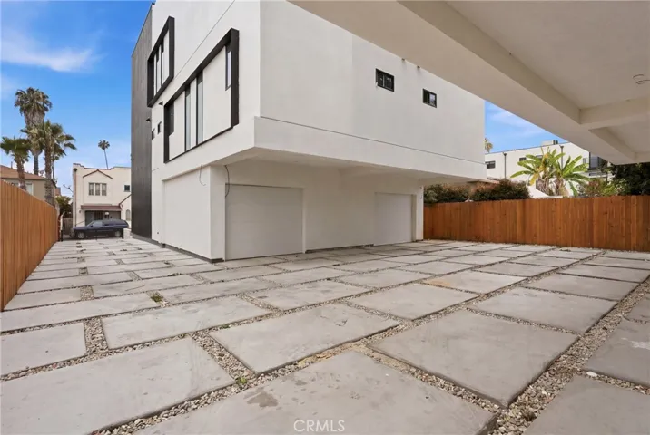 1430 S Cloverdale Avenue 1/2, Los Angeles, California 90019