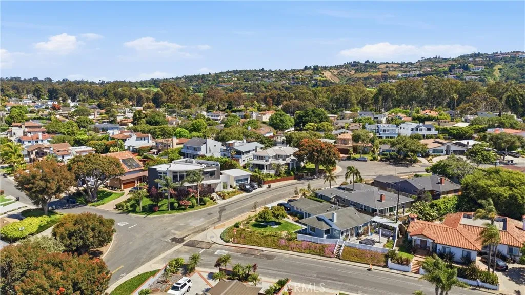 Beautiful location in the Hollywood Riviera - adjacent to Palos Verdes Estates/Valmonte neighborhood. Beautiful location in the Hollywood Riviera - adjacent to Palos Verdes Estates/Valmonte neighborhood.