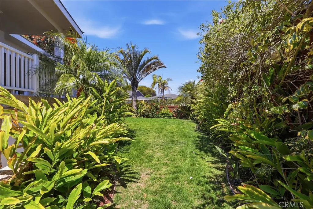 Beautiful, lush yard space - perfect for pets and people. Croquet anyone? Beautiful, lush yard space - perfect for pets and people. Croquet anyone?