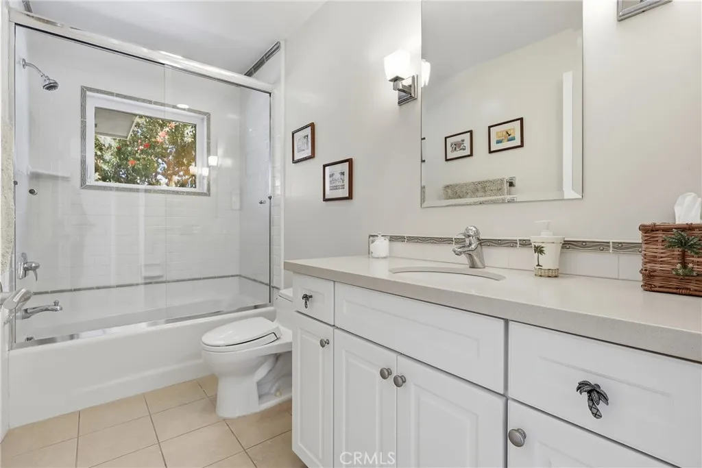 Full bath on second level. Full bath on second level.