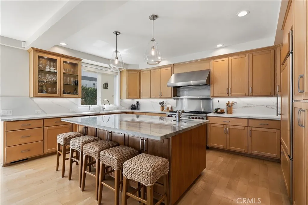 Easy entertaining and daily living from the chef's kitchen. Easy entertaining and daily living from the chef's kitchen.