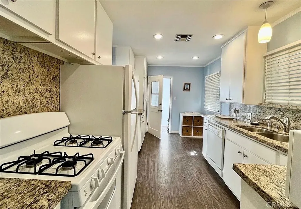 12454 Kling, Studio City, California 91604 — photo 4