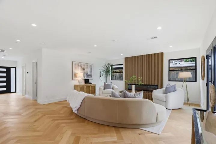 181 W Duane Avenue, Sunnyvale, California 94085
