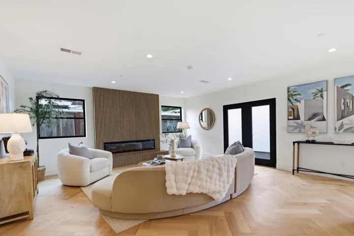 181 W Duane Avenue, Sunnyvale, California 94085