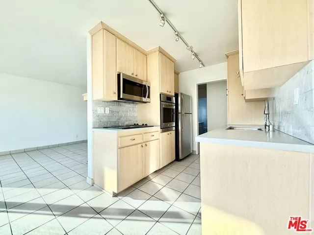 11946 Dorothy Street #7, Los Angeles, California 90049
