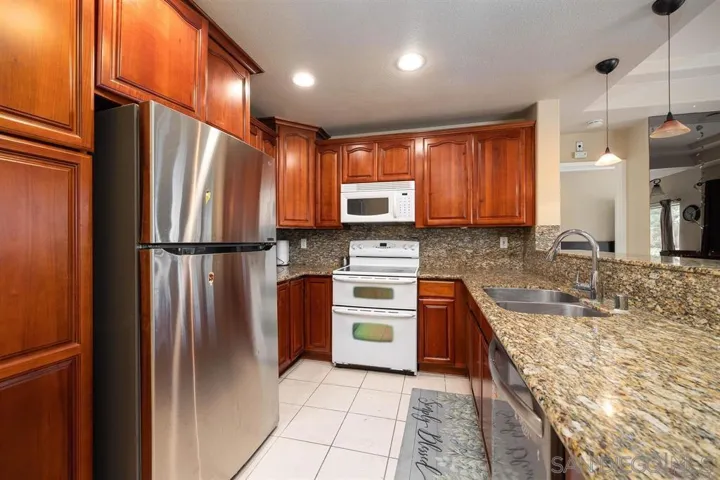 12122 Royal Birkdale 205, San Diego, California 92128