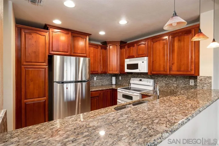 12122 Royal Birkdale 205, San Diego, California 92128