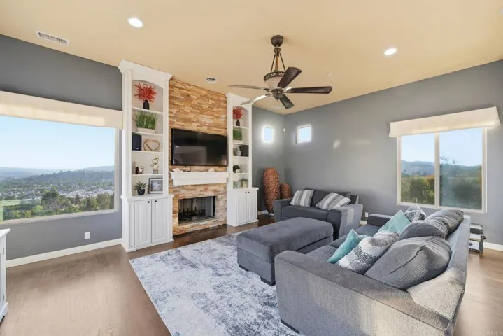 14040 Iris Lane, Poway, California 92064