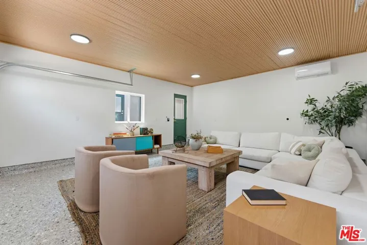 10811 Farragut Drive, Culver City, California 90230