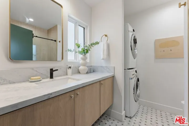 10811 Farragut Drive, Culver City, California 90230