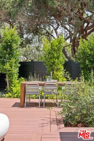 10811 Farragut Drive, Culver City, California 90230