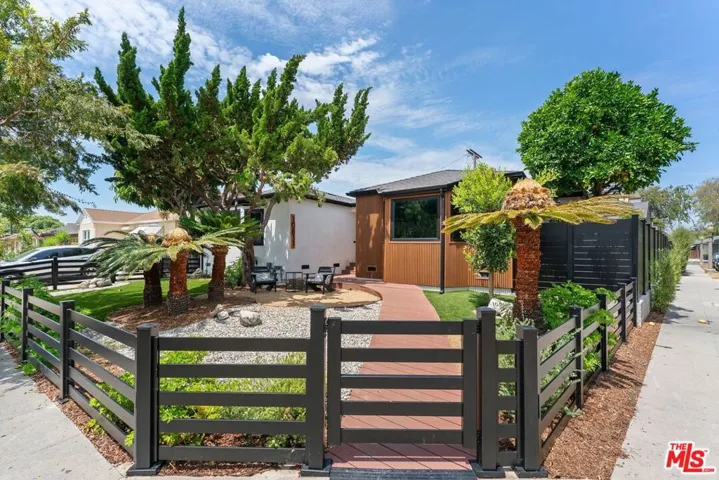 10811 Farragut Drive, Culver City, California 90230