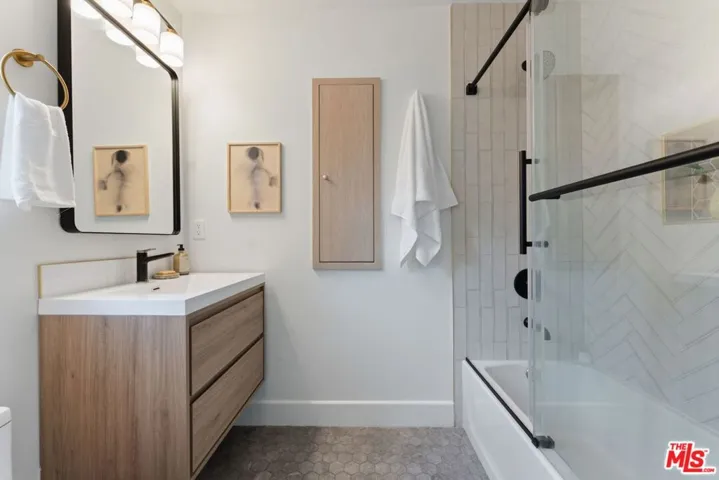 10811 Farragut Drive, Culver City, California 90230