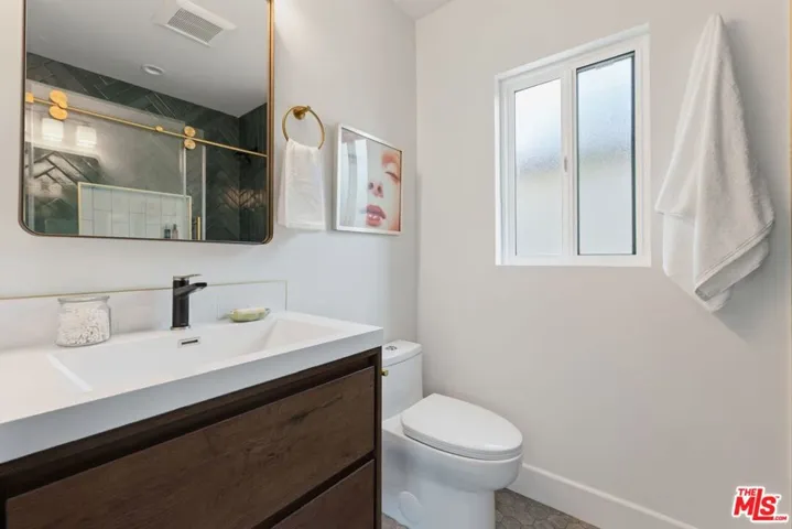 10811 Farragut Drive, Culver City, California 90230