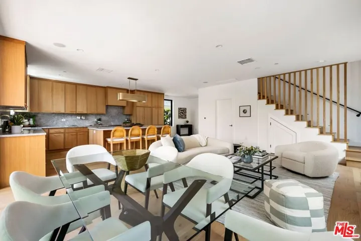 Dining into living & kitchen