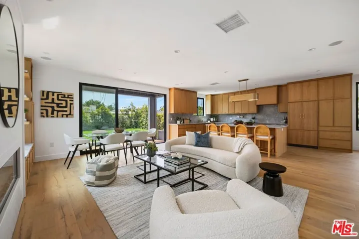 Living view to kitchen and din