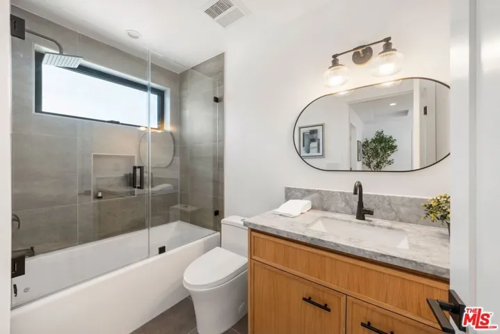Second bath upstairs