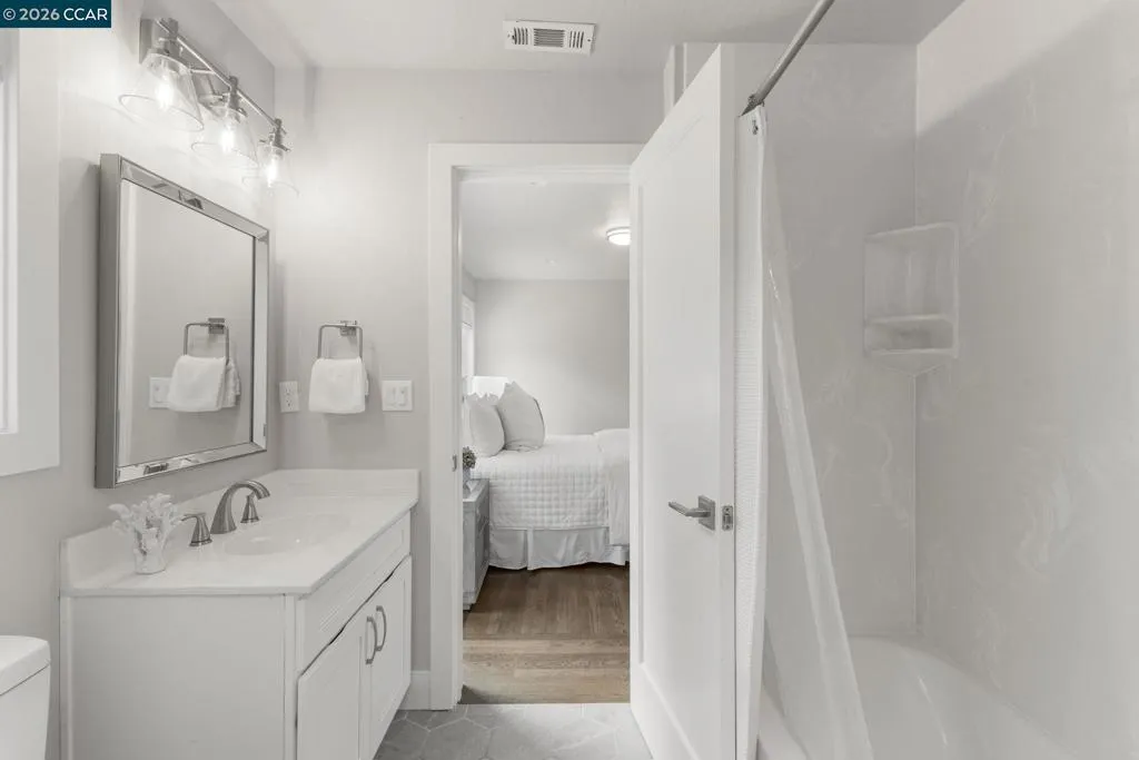 Primary En-Suite Bathroom