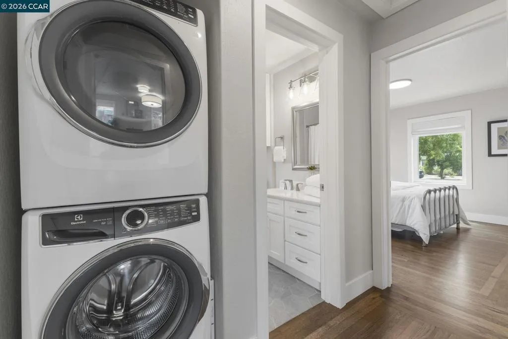 Main House Laundry in Hall