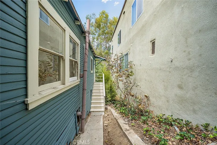 3322 Hamilton Way, Los Angeles, California 90026