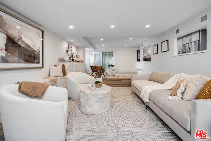 441 N Oakhurst Drive 203, Beverly Hills, California 90210