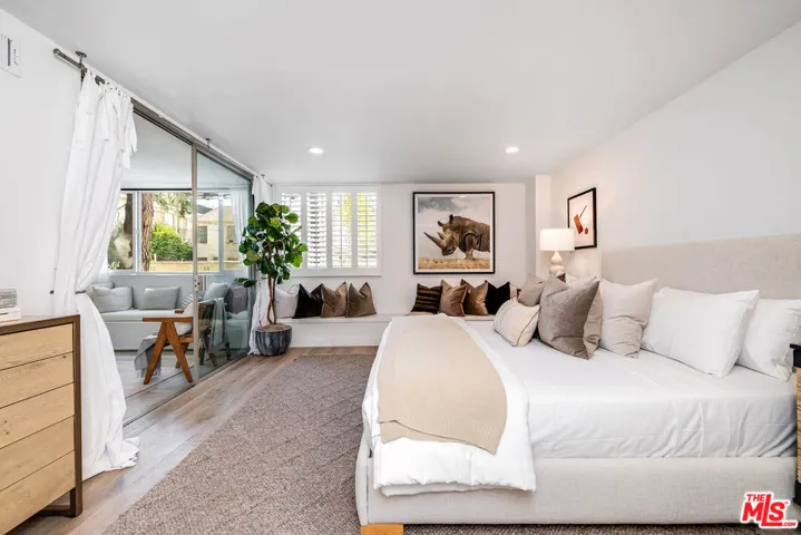 441 N Oakhurst Drive 203, Beverly Hills, California 90210