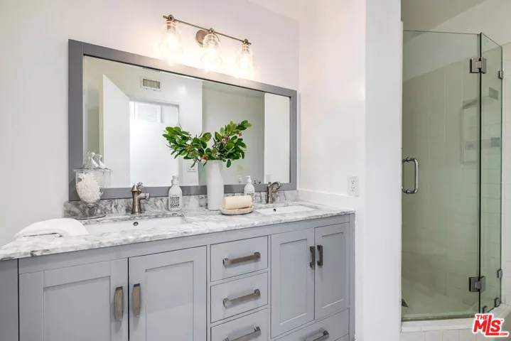441 N Oakhurst Drive 203, Beverly Hills, California 90210