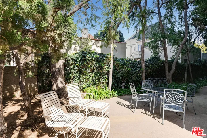 441 N Oakhurst Drive 203, Beverly Hills, California 90210