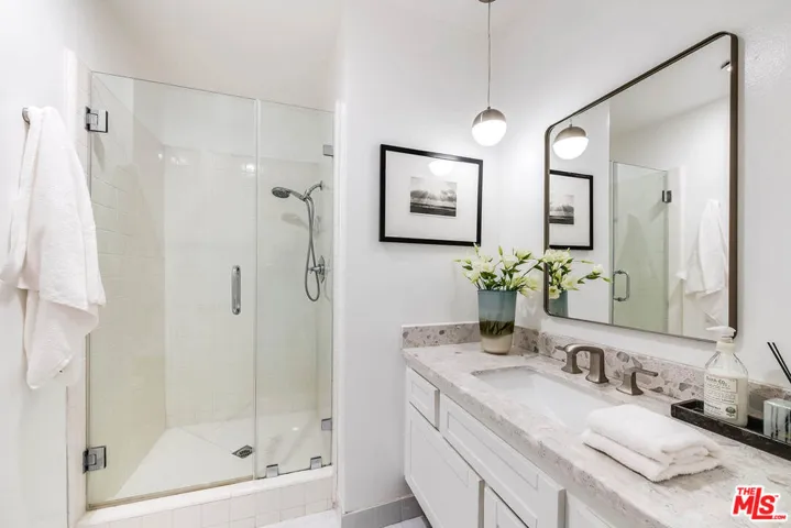 441 N Oakhurst Drive 203, Beverly Hills, California 90210
