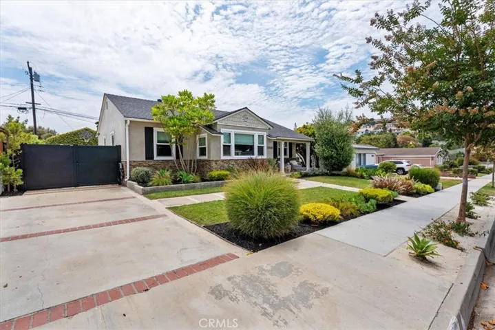 23508 Susana, Torrance, California 90505