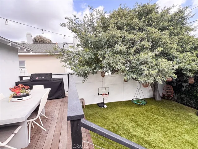 1300 Walnut Avenue, Manhattan Beach, California 90266