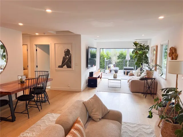 1300 Walnut Avenue, Manhattan Beach, California 90266