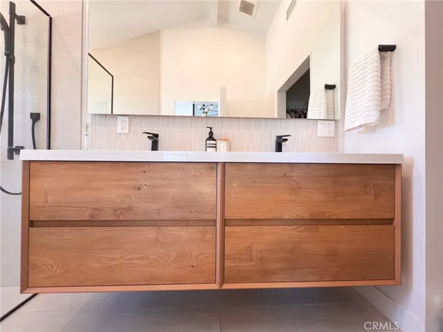 1300 Walnut Avenue, Manhattan Beach, California 90266