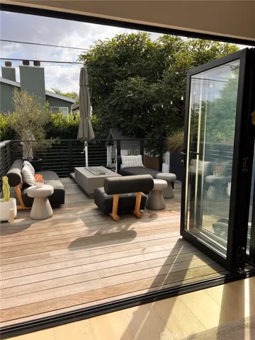1300 Walnut Avenue, Manhattan Beach, California 90266