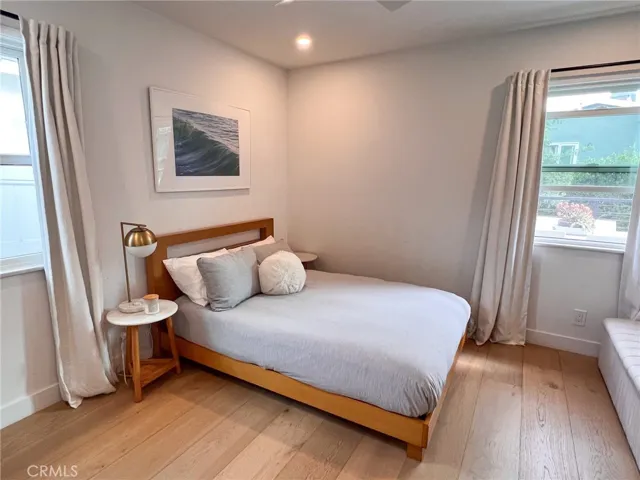 1300 Walnut Avenue, Manhattan Beach, California 90266