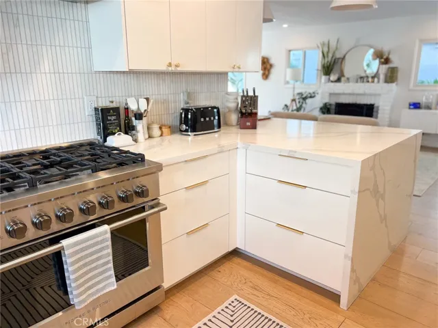 1300 Walnut Avenue, Manhattan Beach, California 90266