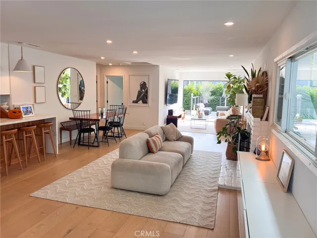 1300 Walnut Avenue, Manhattan Beach, California 90266