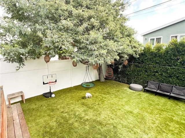 1300 Walnut Avenue, Manhattan Beach, California 90266