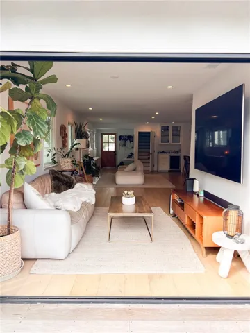 1300 Walnut Avenue, Manhattan Beach, California 90266