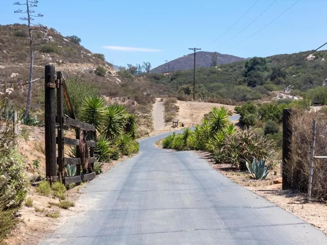 21041 Black Canyon Road, Ramona, California 92065