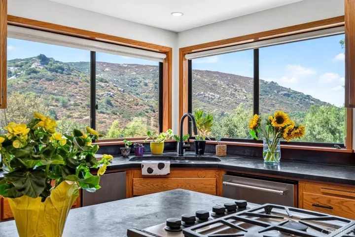 21041 Black Canyon Road, Ramona, California 92065