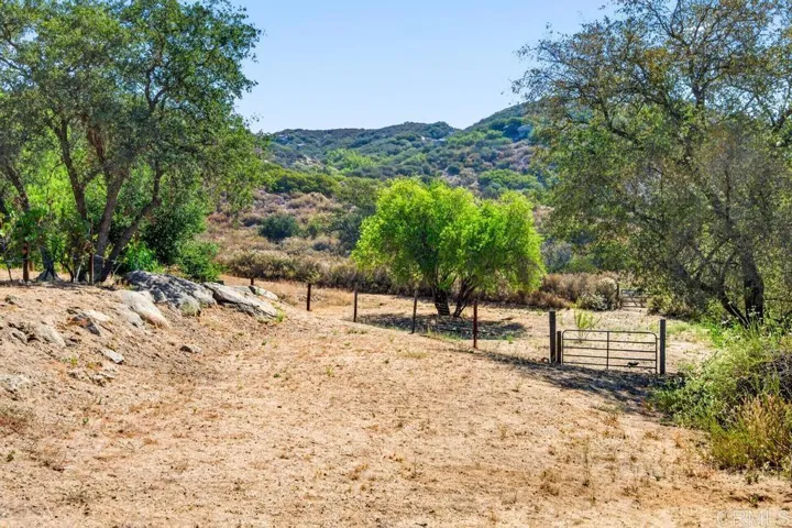 21041 Black Canyon Road, Ramona, California 92065