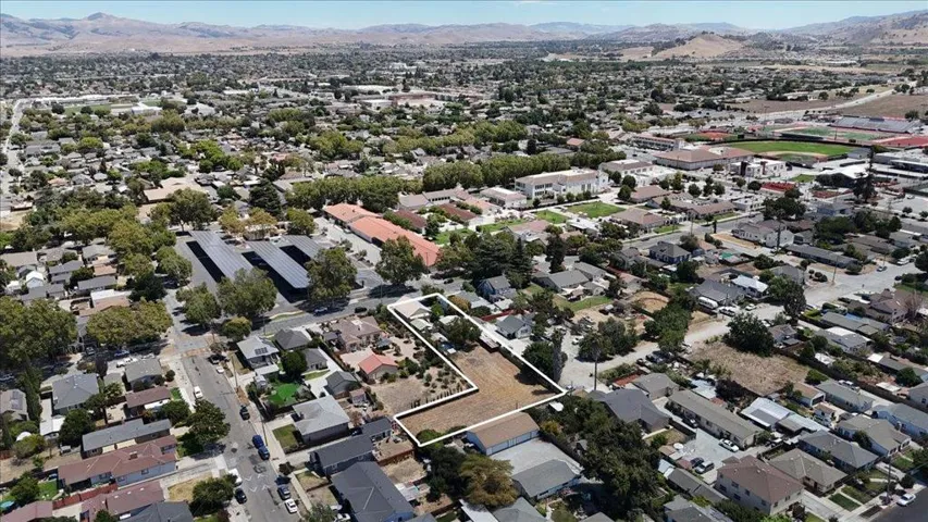 1228 West Street, Hollister, California 95023