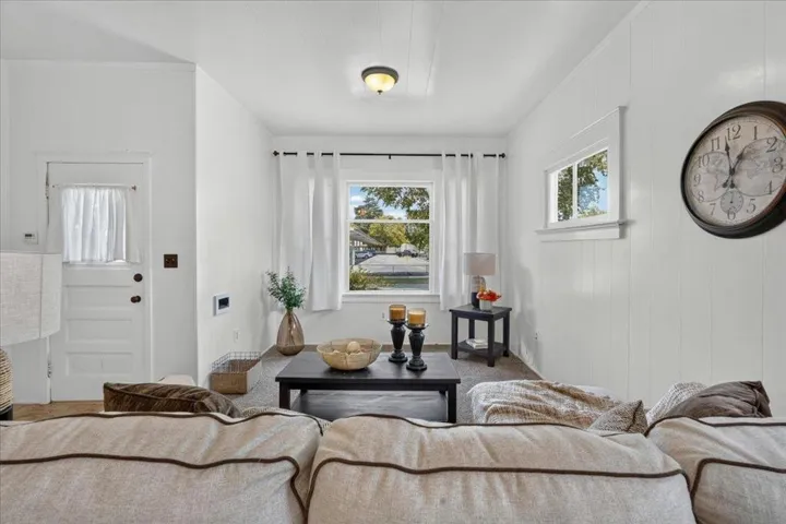 1228 West Street, Hollister, California 95023