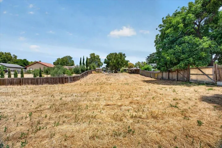 1228 West Street, Hollister, California 95023