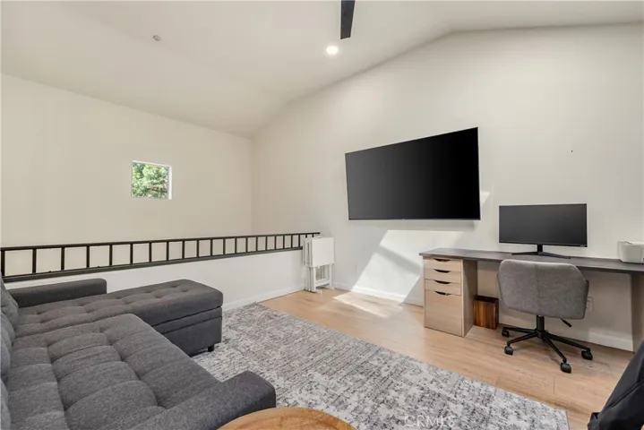 2960 Champion 710, Tustin, California 92782