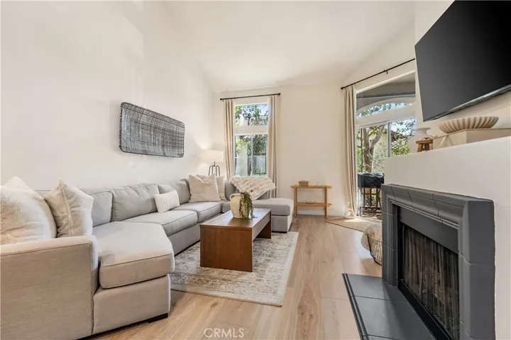2960 Champion 710, Tustin, California 92782